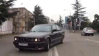 Driftas gatvėse su BMW M5