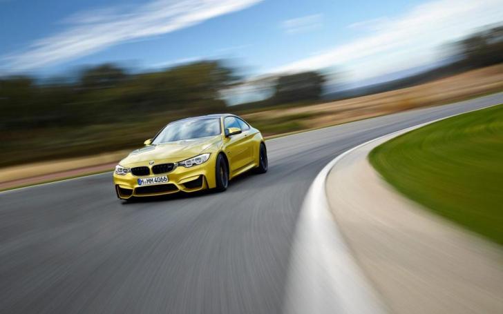 BMW M4/Gamintojo nuotrauka