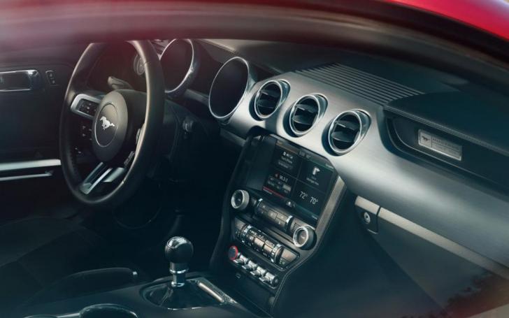 Ford Mustang 2015/Gamintojo nuotrauka