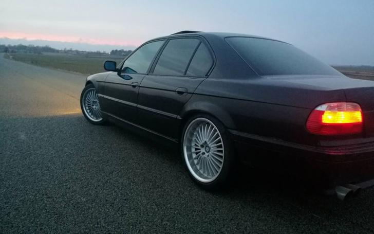 BMW 740i