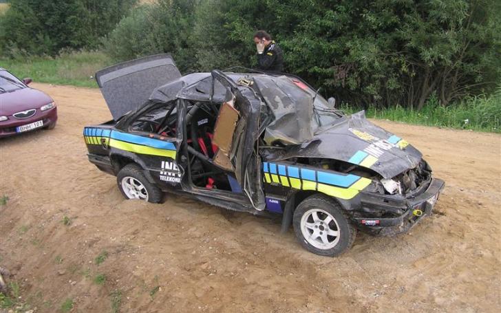 „BMW E30" „stogas" - ra;lis „Aujštaitija 2008"/Asmeninio archyvo nuotr.