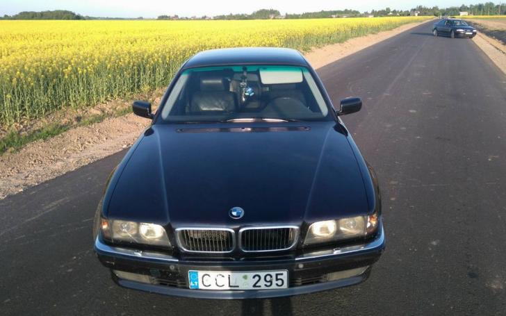 BMW 735i