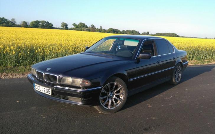 BMW 735i