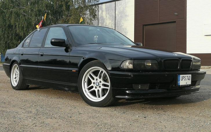 BMW 740i