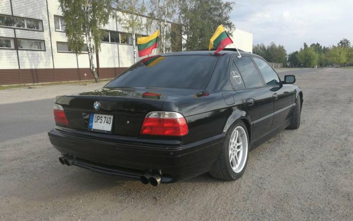 BMW 740i