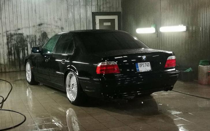 BMW 740i