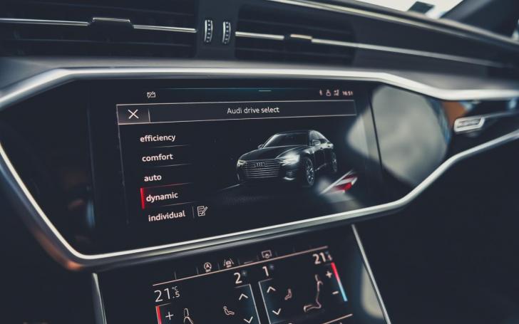 Audi A6 interjeras