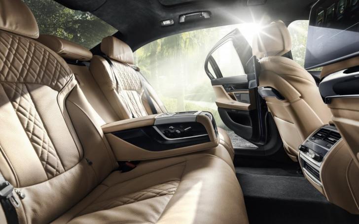 Alpina B7 xDrive/Gamintojo nuotrauka