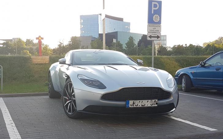 Aston Martin DB11 Aston Martin DB11