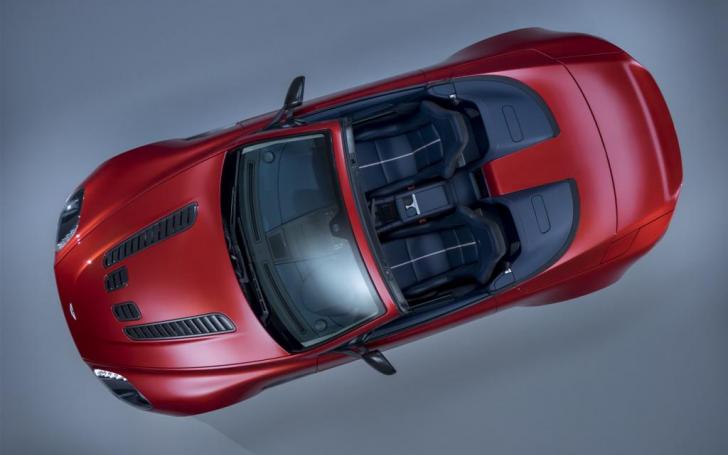Aston Martin Vantage S V12 Roadster /Gamintojo nuotrauka