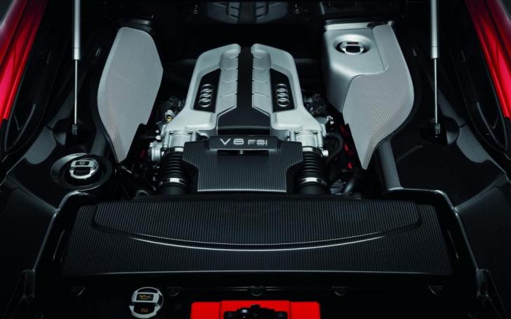 Audi R8 - atnaujintas modelis/Gamintojo nuotrauka