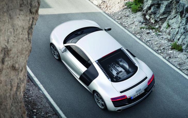 Audi R8 - atnaujintas modelis/Gamintojo nuotrauka