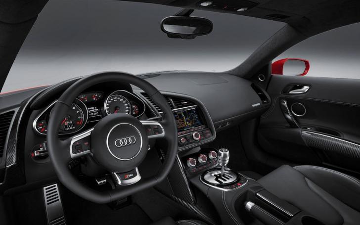 Audi R8 - atnaujintas modelis/Gamintojo nuotrauka