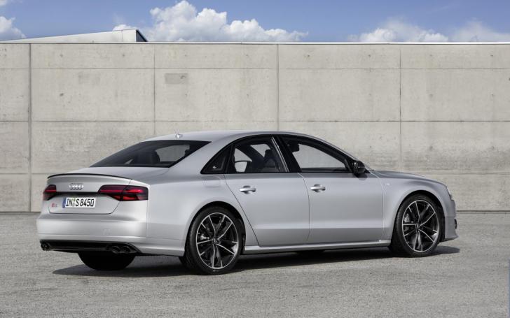 Audi S8 plus/Gamintojo nuotrauka