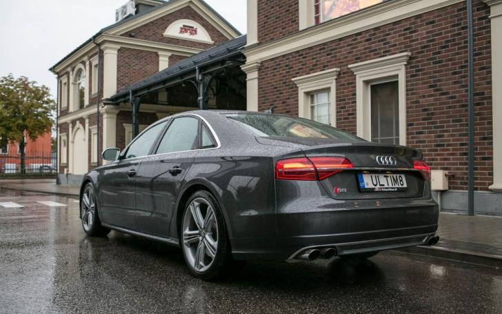 Audi S8