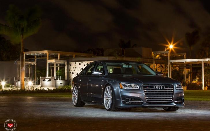 Audi S8/Gamintojo nuotrauka