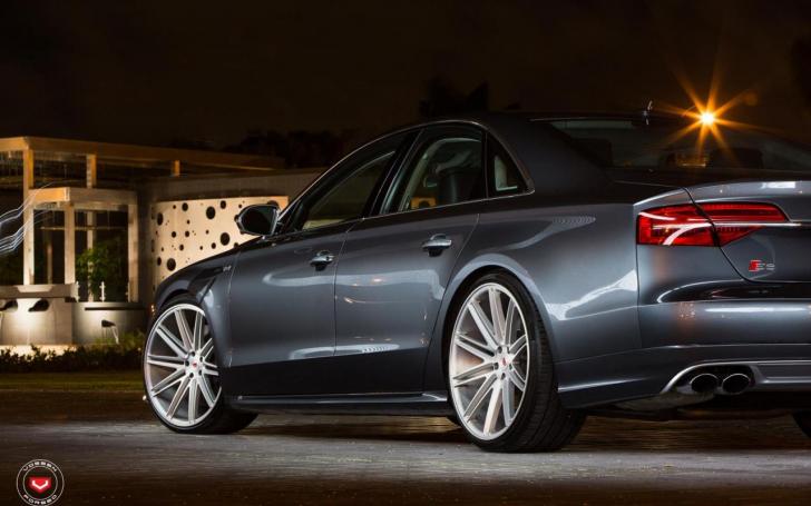 Audi S8/Gamintojo nuotrauka Audi S8/Gamintojo nuotrauka