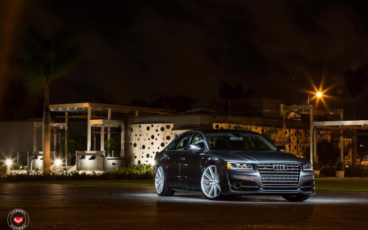 Audi S8/Gamintojo nuotrauka