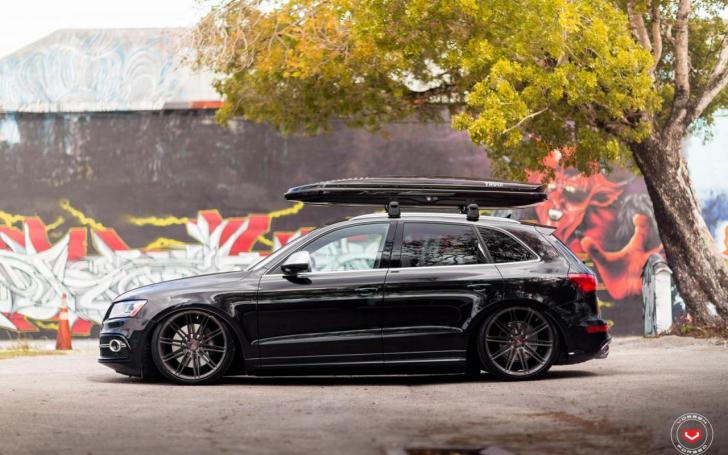 Audi SQ5 su Vossen ratais