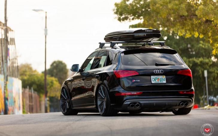 Audi SQ5 su Vossen ratais