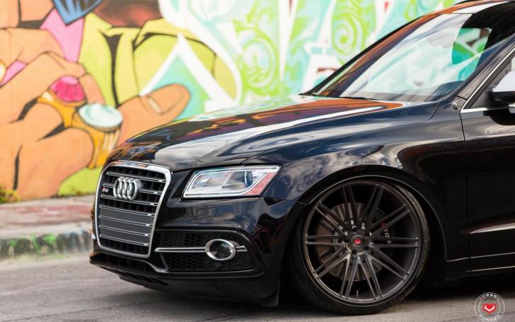 Audi SQ5 su Vossen ratais