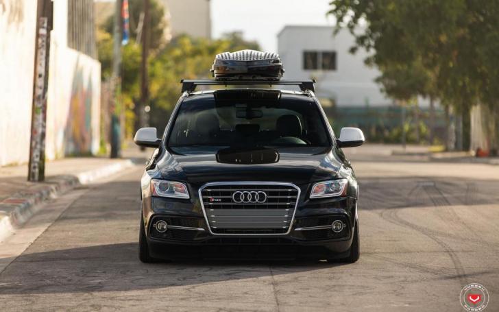 Audi SQ5 su Vossen ratais