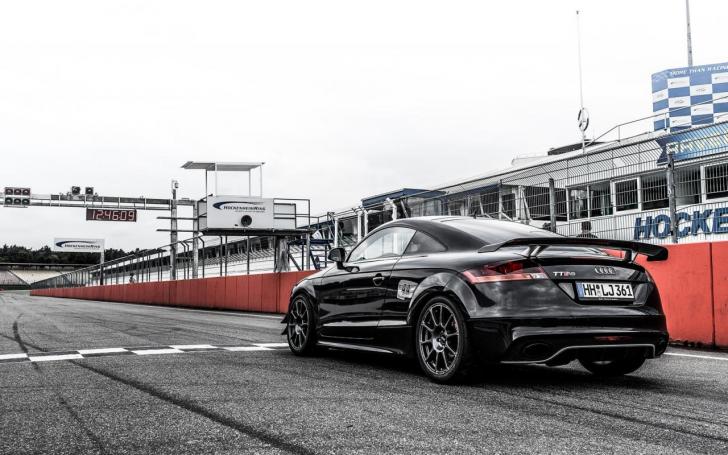 Audi TT RS/Gamintojo nuotrauka