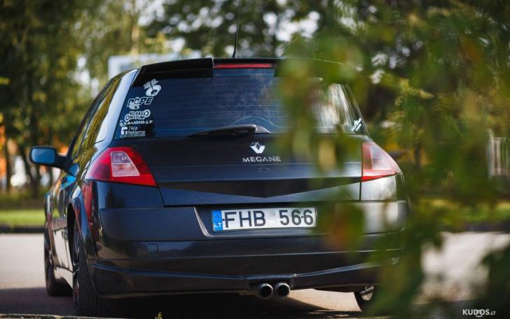 Automobilių paroda Varėnoje/Kudos.lt nuotrauka Automobilių paroda Varėnoje/Kudos.lt nuotrauka
