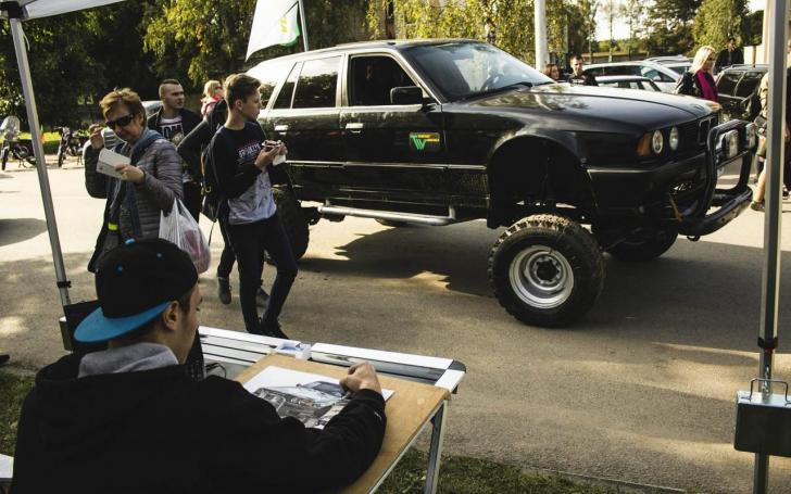Automobilių paroda Varėnoje/Justino Kygos nuotrauka