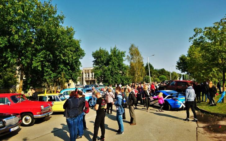 Automobilių paroda Varėnoje/Roko Grigaliūno nuotrauka