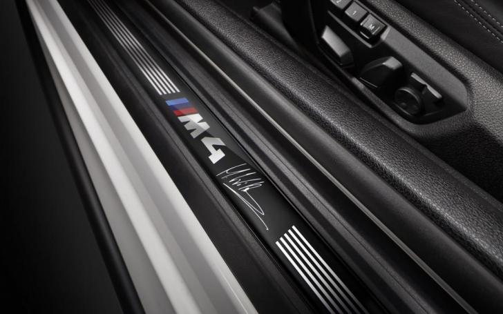 BMW M4 DTM Champion Edition Coupe/Gamintojo nuotrauka