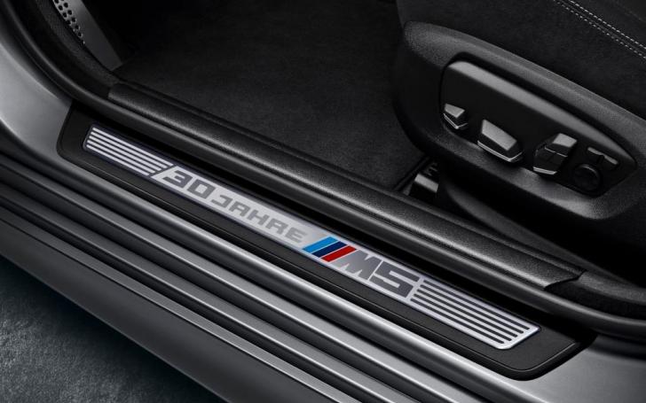 BMW 30 Jahre M5/Gamintojo nuotrauka