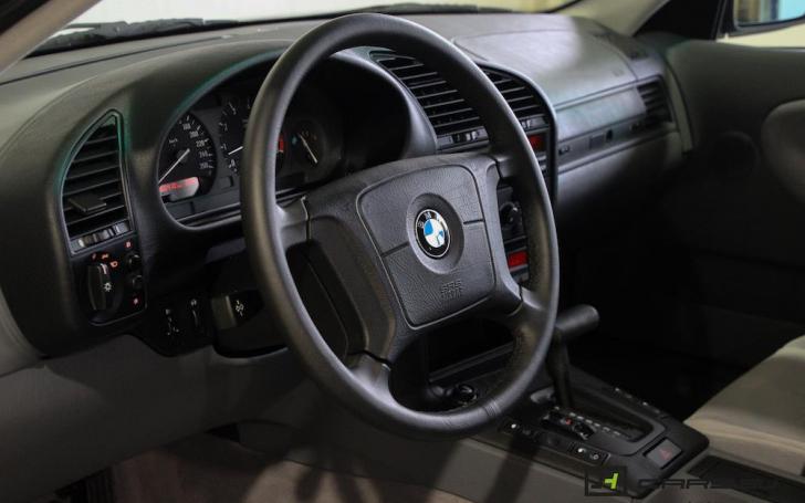 BMW 320i E36