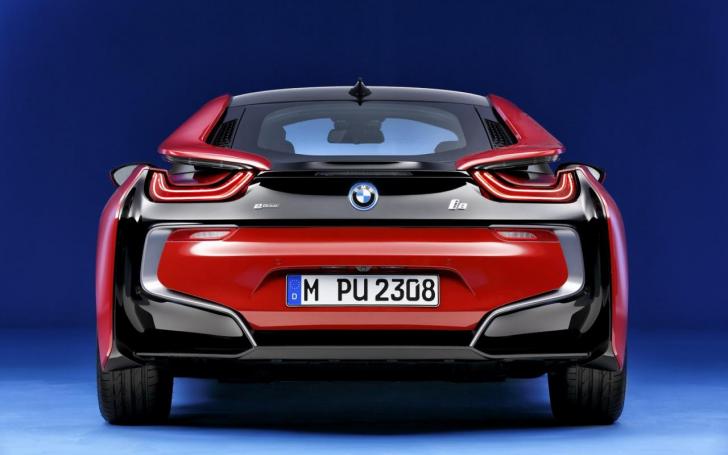 BMW i8 Protonic Red/Gamintojo nuotrauka