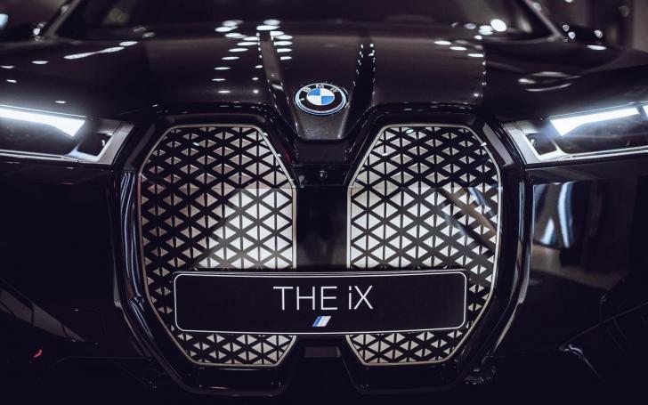 Elektromobilis BMW iX
