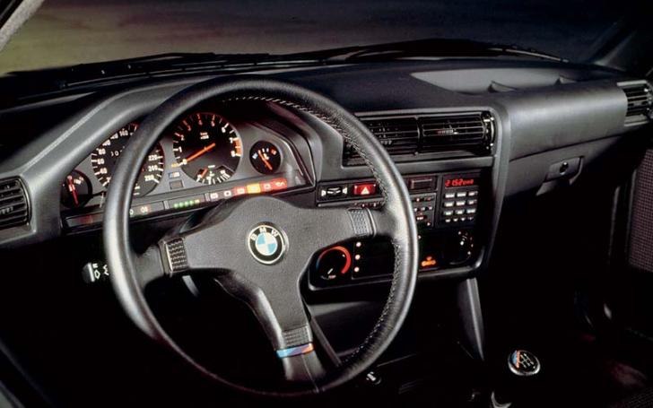 BMW M3 E30 vidus/Gamintojo nuotrauka