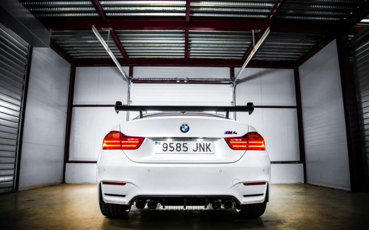 BMW M4 CS