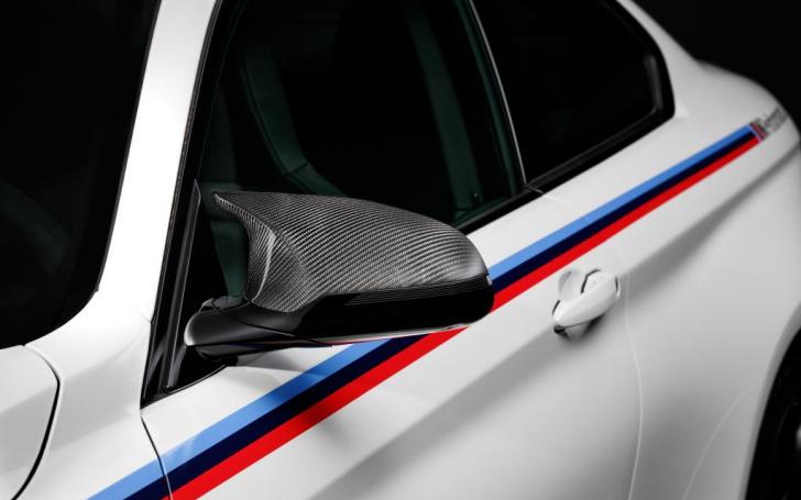 BMW M4 M Performance/Gamintojo nuotrauka