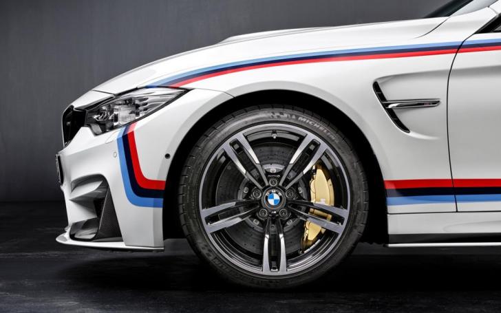 BMW M4 M Performance/Gamintojo nuotrauka