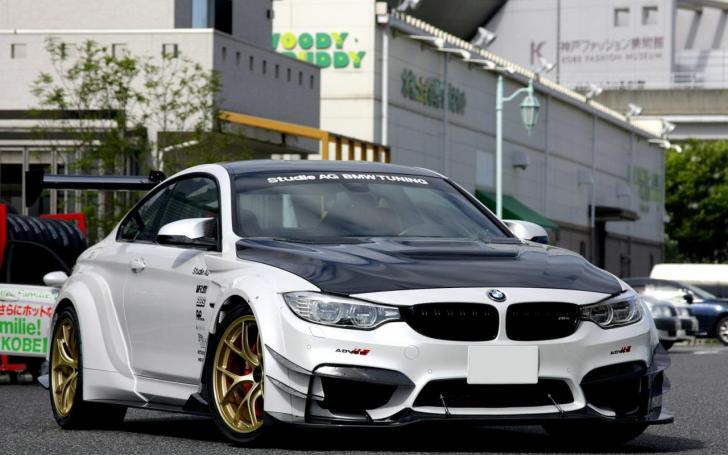 BMW M4/Gamintojo nuotrauka