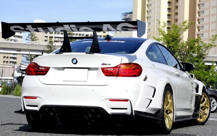 BMW M4/Gamintojo nuotrauka