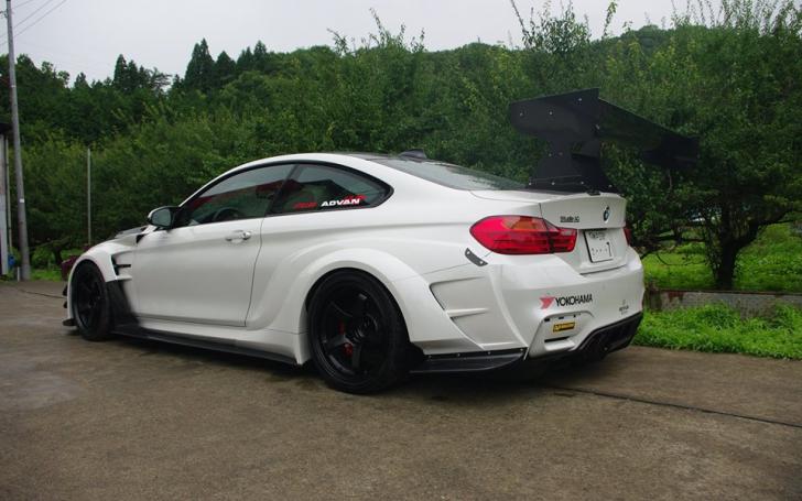BMW M4/Gamintojo nuotrauka