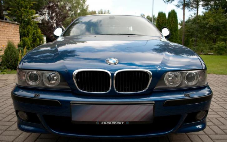 BMW M5 E39 į viršų užsilenkiantys šoniniai veidrodėliai