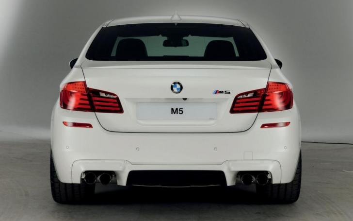 BMW M5 M Performance Edition/Gamintojo nuotrauka