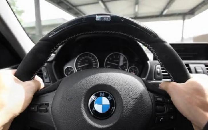 BMW M Performance vairas su ekranu/Gamintojo nuotrauka