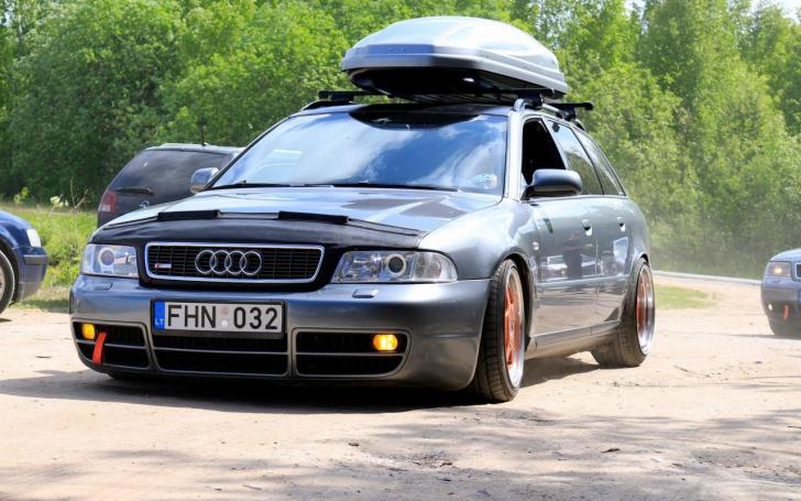 Automobilių susitikimas/Tomo Stropaus nuotrauka