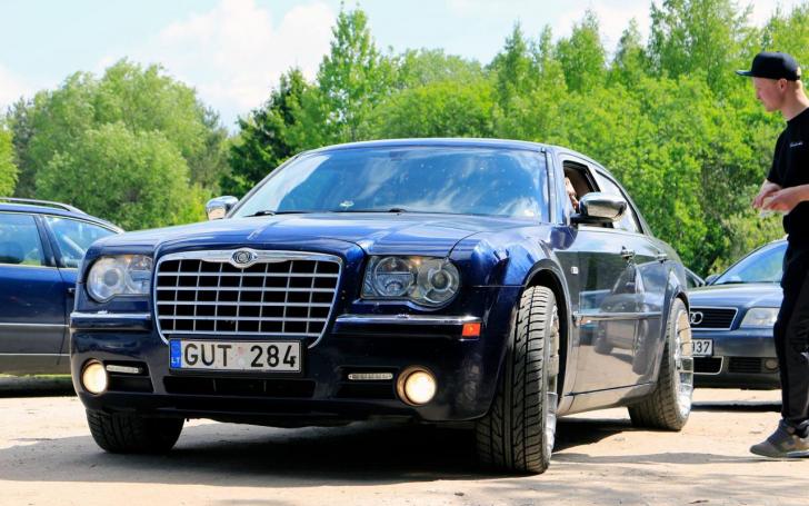 Automobilių susitikimas/Tomo Stropaus nuotrauka