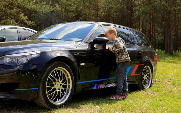 Automobilių susitikimas/Tomo Stropaus nuotrauka