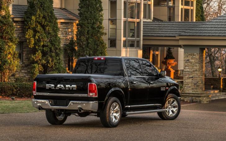 Dodge Ram Laramie Limited/Gamintojo nuotrauka