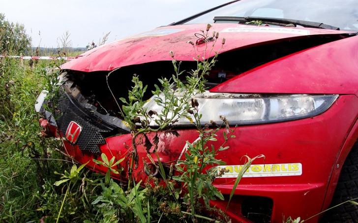 Tomo Biliaus Honda Civic automobilis po nesėkmingo šuolio